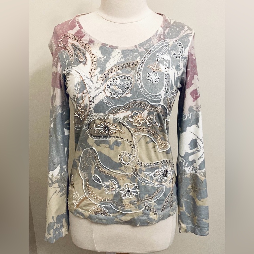 Chico’s Grey White Pink Paint Splatter Paisley SZ S Beaded Sequin Embroidery Top